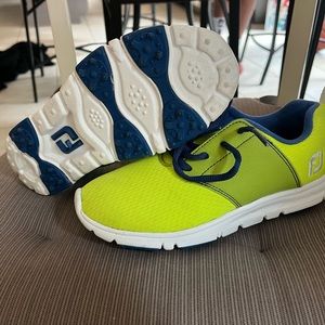 FootJoy Juniors size 2M golf shoes